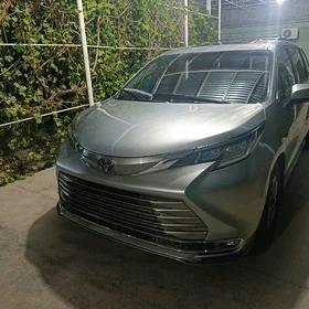 Toyota Sienna 2024