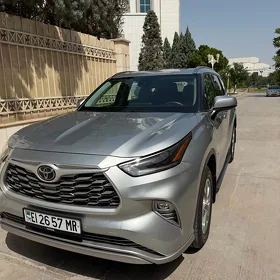 Toyota Highlander 2021