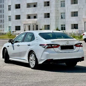 Toyota Camry 2021