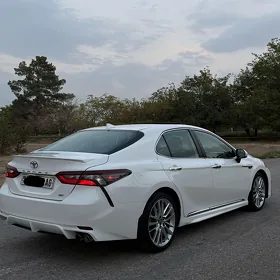 Toyota Camry 2021