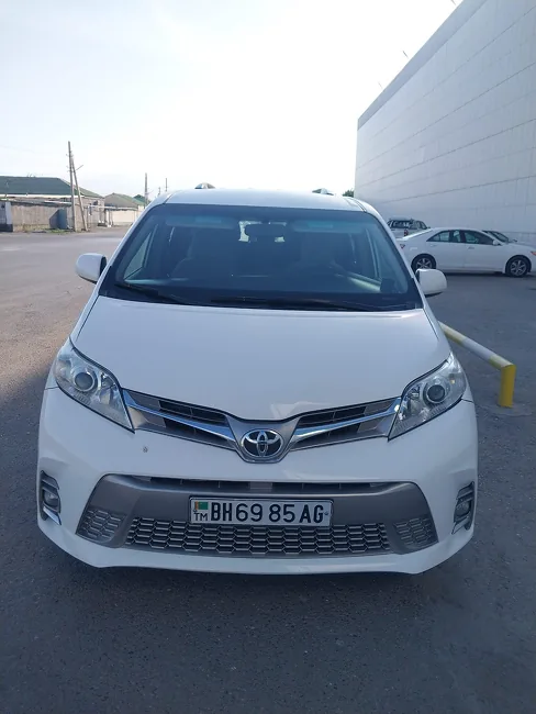 Toyota Sienna 2018 - 1