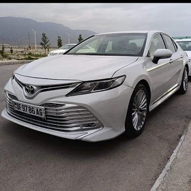 Toyota Camry 2019