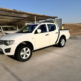 Mitsubishi L200 2012