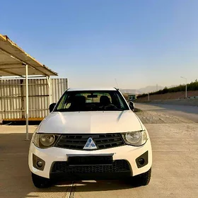 Mitsubishi L200 2012