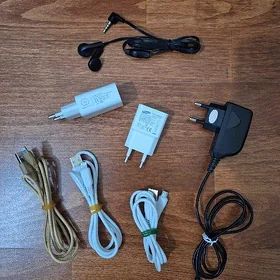Zarýadnik, adapter, telefon