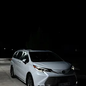 Toyota Sienna 2023