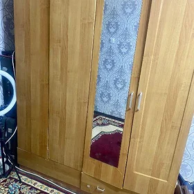 Продаётся спальный гарнитур.