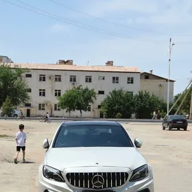 Mercedes-Benz C300 2015