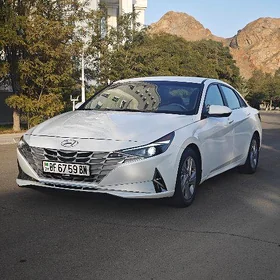 Hyundai Elantra 2022