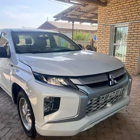Mitsubishi L200 2021