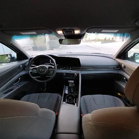 Hyundai Elantra 2022