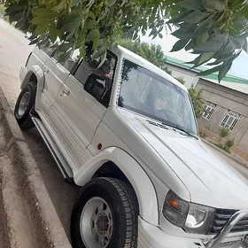 Mitsubishi Pajero 1991