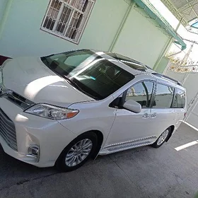 Toyota Sienna 2016