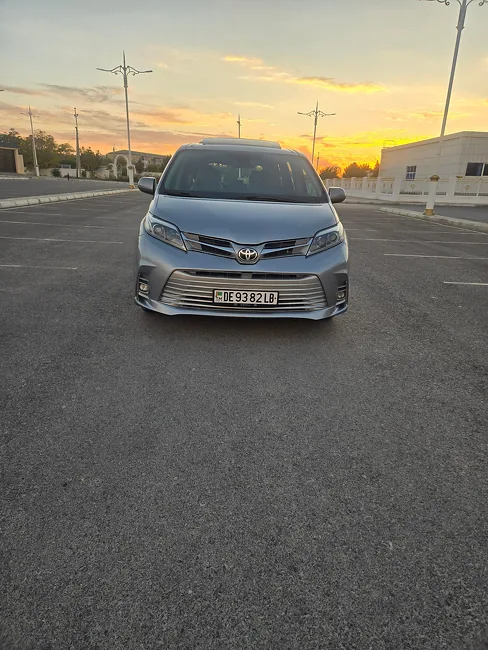 Toyota Sienna 2018 - 1