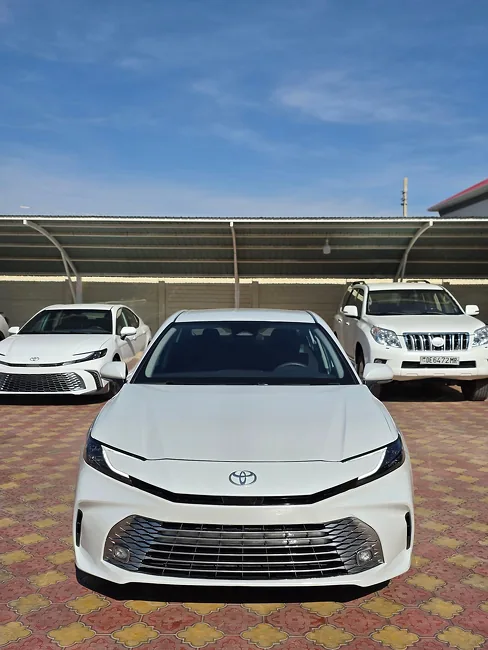 Toyota Camry Hybrid 2025 - 1