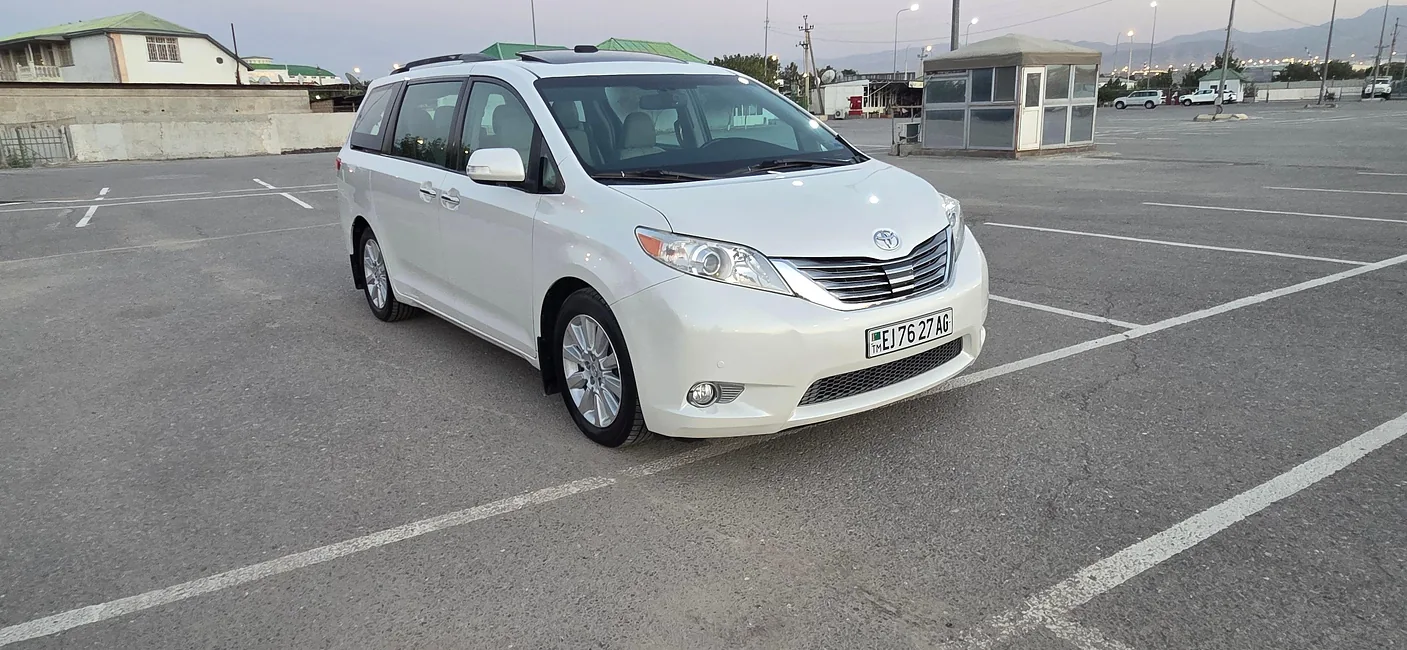 Toyota Sienna 2013 - 1
