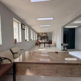 Satlyk ofis üçün Pomişenýa