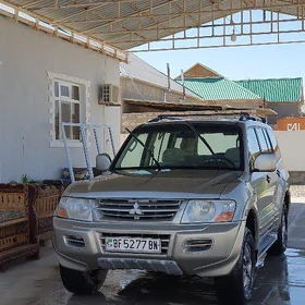 Mitsubishi Montero 2001