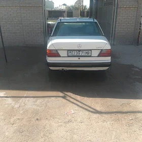 Mercedes-Benz W126 1987