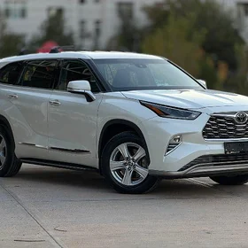 Toyota Highlander 2021