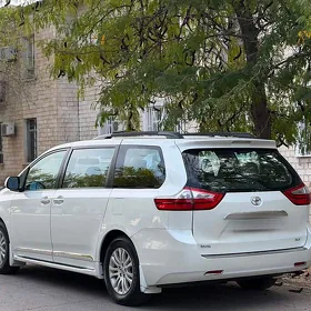 Toyota Sienna 2017