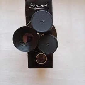 Советская кинокамера Экран-4 (КОМЗ) в кожаном кофре. СССР