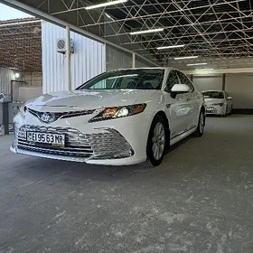 Toyota Camry 2021