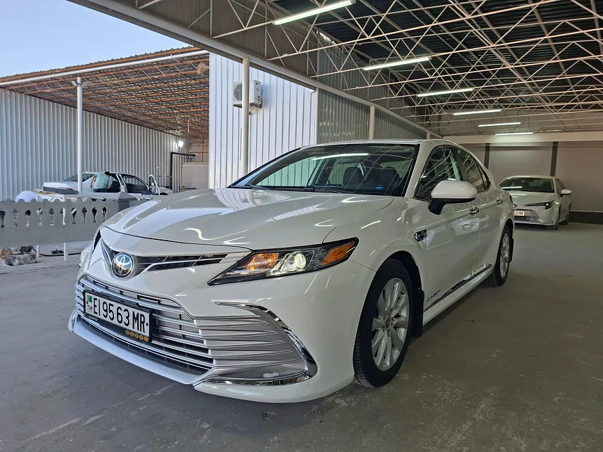 Toyota Camry 2021 - 1
