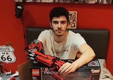 Собрал протез из LEGO в 9 лет: изобретатель из Андорры попал в Книгу рекордов Гиннесса