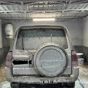 Mitsubishi Pajero 2005