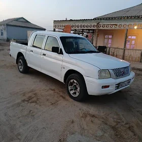 Mitsubishi L200 2003