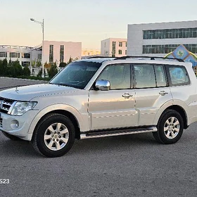 Mitsubishi Pajero 2012
