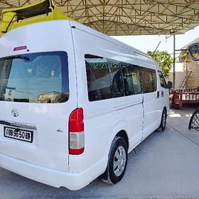 Toyota Hiace 2012