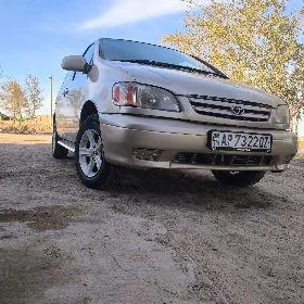 Toyota Sienna 2003