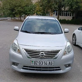 Nissan Versa 2012