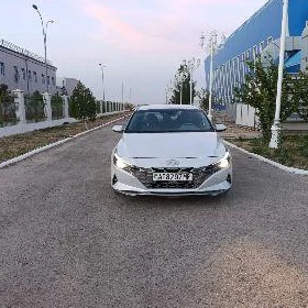 Hyundai Elantra 2022