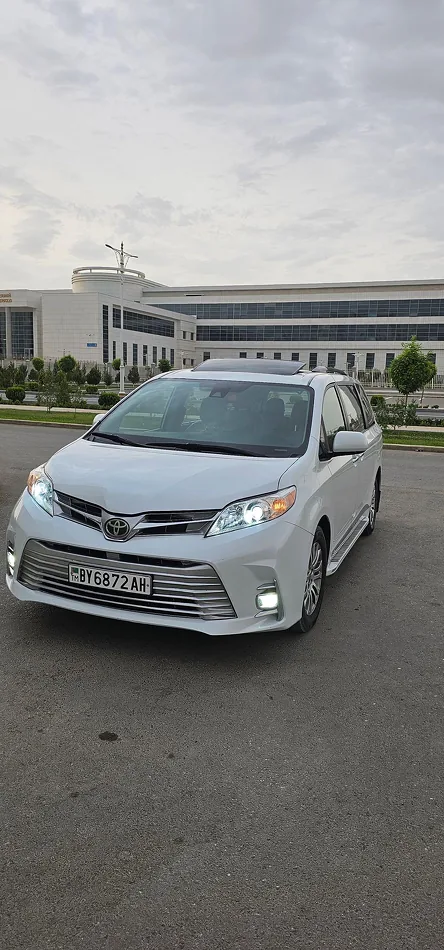 Toyota Sienna 2019 - 1