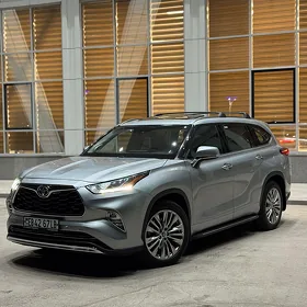 Toyota Highlander 2021