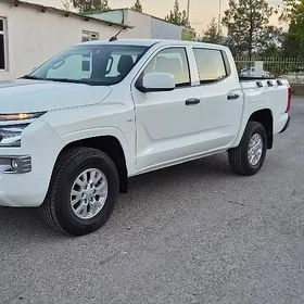 Mitsubishi L200 2025