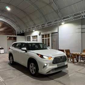 Toyota Highlander 2021