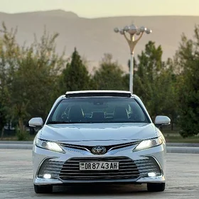 Toyota Camry 2019