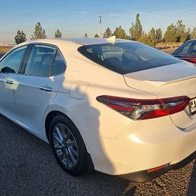 Toyota Camry 2021