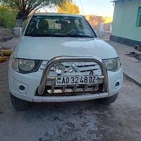 Mitsubishi L200 2011