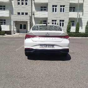 Hyundai Elantra 2022