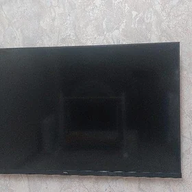 TCL televizor