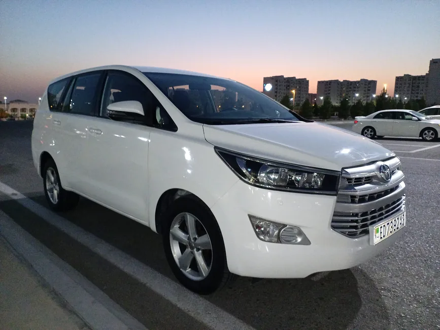 Toyota Innova 2021 - 1