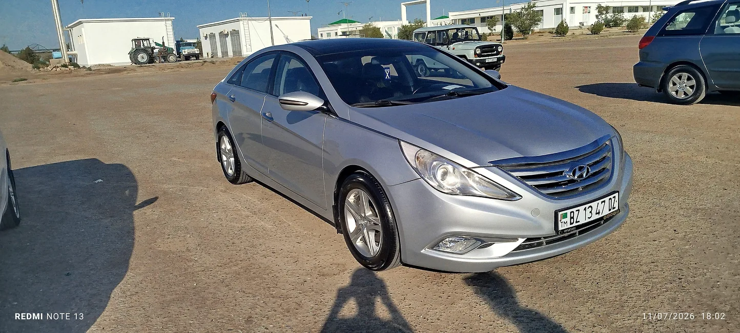 Hyundai Sonata 2010 - 1