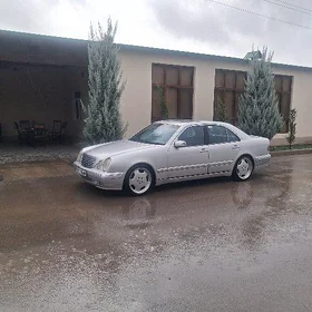 Mercedes-Benz E320 2001