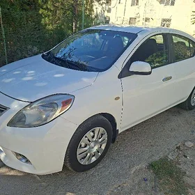 Nissan Versa 2012