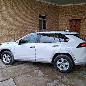 Toyota RAV4 2021
